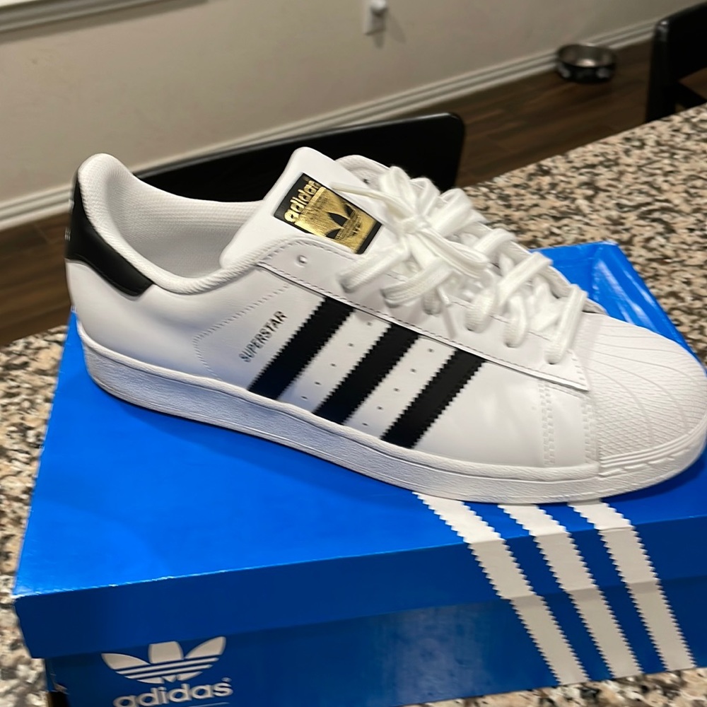 EUC adidas shell toes